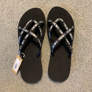 Teva Olowahu Sandals (Size 11)